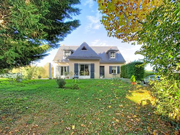 Maison d'Architecte, Le Plessis Grammoire 170 m² habitable, jardin, garage, sous-sol.
