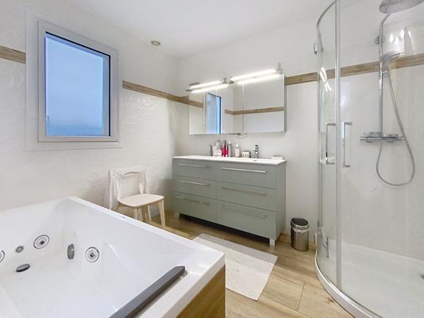 Maison d'Architecte, Le Plessis Grammoire 170 m² habitable, jardin, garage, sous-sol.