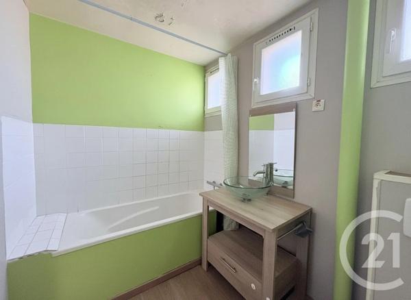 Appartement F3 à vendre  3 pièces - 65 m 2   MARTIGUES  - 13
