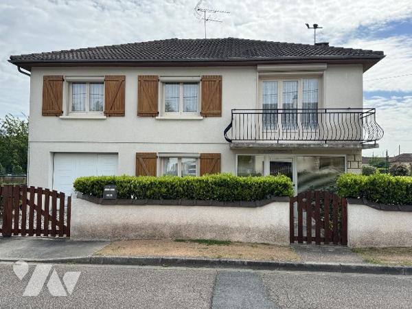Pavillon sur sous-sol avec 3 chambres.