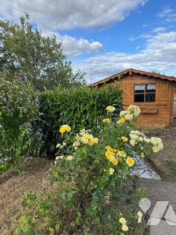 Pavillon sur sous-sol avec 3 chambres.