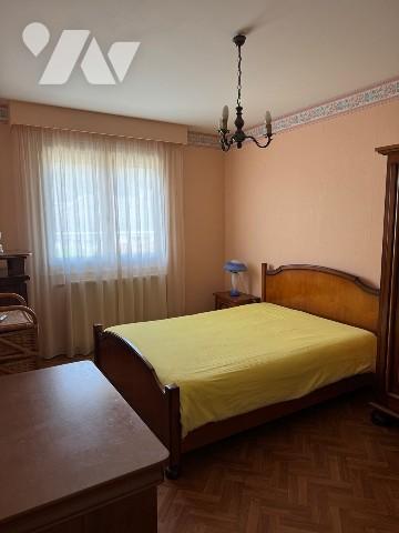 Pavillon sur sous-sol avec 3 chambres.