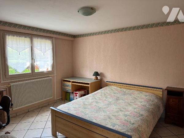 Pavillon sur sous-sol avec 3 chambres.