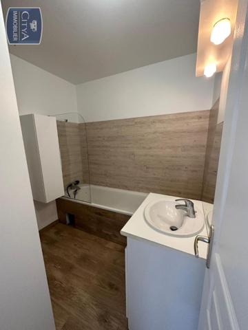 Appartement à louer 3 pièces 64.45m² Andeville (60570)