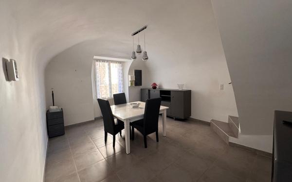 Maison à louer    3 pièces •  Saint-Victor-de-Malcap