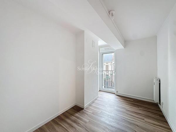 APPARTEMENT ENTIÈREMENT RÉNOVÉ HYPER CENTRE 2 CHAMBRES + STATIONNEMENT