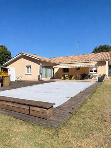 Maison familiale de plain-pied avec piscine