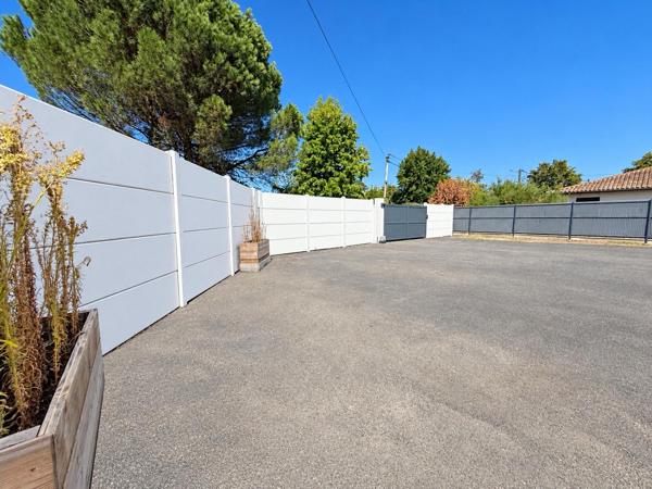Maison familiale de plain-pied avec piscine