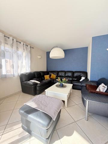 Maison familiale de plain-pied avec piscine