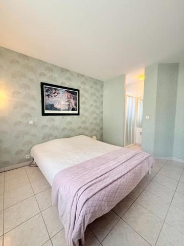 Maison familiale de plain-pied avec piscine