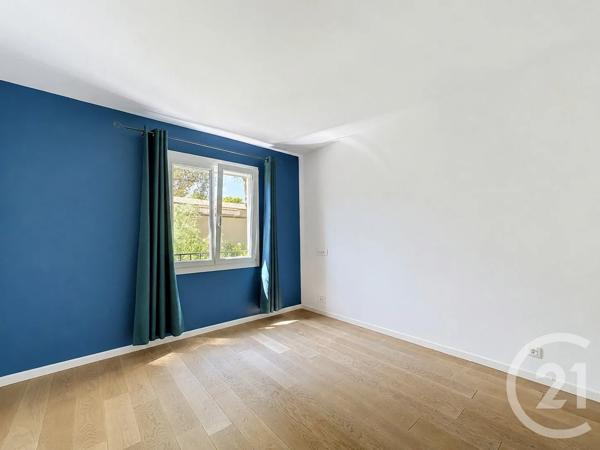 Appartement F5 à vendre  5 pièces - 127 m 2   MOUGINS  - 06