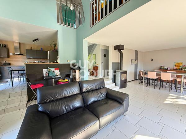 Maison lumineuse 131 m² avec piscine couverte à 5 min de Besançon