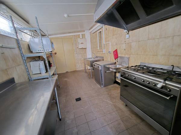 Hôtel et maison avec piscine Saint-Hilaire-de-Brethmas (30560)