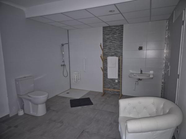 Hôtel et maison avec piscine Saint-Hilaire-de-Brethmas (30560)