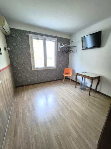 Hôtel et maison avec piscine Saint-Hilaire-de-Brethmas (30560)