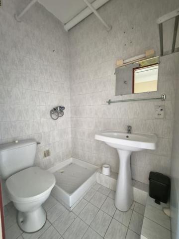 Hôtel et maison avec piscine Saint-Hilaire-de-Brethmas (30560)