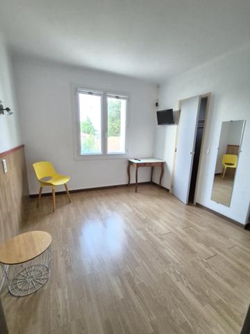 Hôtel et maison avec piscine Saint-Hilaire-de-Brethmas (30560)