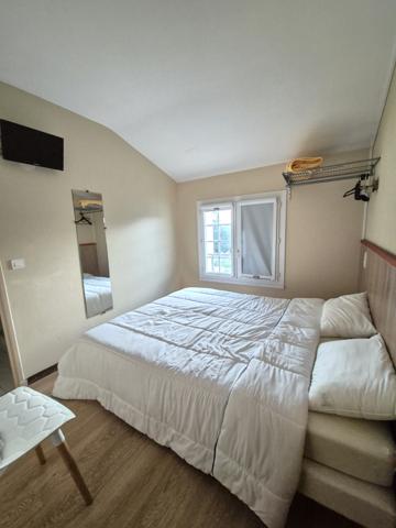 Hôtel et maison avec piscine Saint-Hilaire-de-Brethmas (30560)