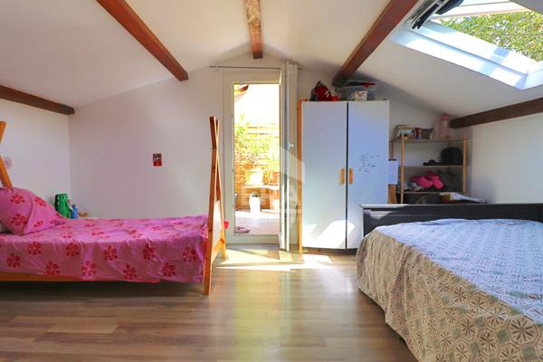 MAISON 5 Pièces 110 M²  4 CHAMBRES  TERRASSE 30 M²  BALCON 9 M² 2 PARKINGS PRIVATIFS  CALME  EXPOSITION SUD