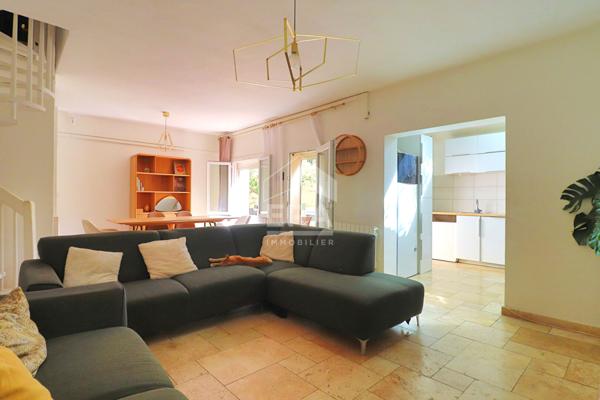 MAISON 5 Pièces 110 M²  4 CHAMBRES  TERRASSE 30 M²  BALCON 9 M² 2 PARKINGS PRIVATIFS  CALME  EXPOSITION SUD