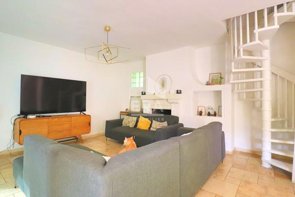 MAISON 5 Pièces 110 M²  4 CHAMBRES  TERRASSE 30 M²  BALCON 9 M² 2 PARKINGS PRIVATIFS  CALME  EXPOSITION SUD
