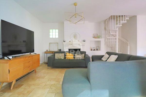 MAISON 5 Pièces 110 M²  4 CHAMBRES  TERRASSE 30 M²  BALCON 9 M² 2 PARKINGS PRIVATIFS  CALME  EXPOSITION SUD