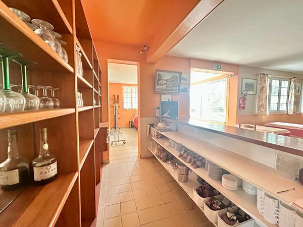 MÉRIGNAC (16) 220 M² DOUBLE DESTINATION FORT POTENTIEL 226 800 € **  - Référence  FB715ED