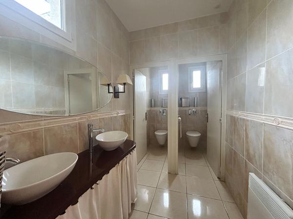 MÉRIGNAC (16) 220 M² DOUBLE DESTINATION FORT POTENTIEL 226 800 € **  - Référence  FB715ED