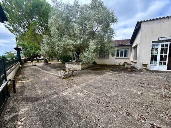 MÉRIGNAC (16) 220 M² DOUBLE DESTINATION FORT POTENTIEL 226 800 € **  - Référence  FB715ED