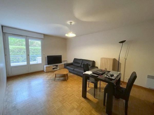 RUEIL, T2  avec son balcon, au calme, parking en sous-sol