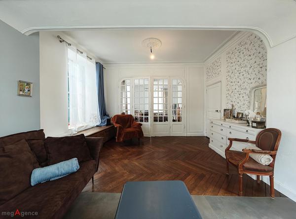 Maison à MALESTROIT, 56140 - 9 pièces 225m²