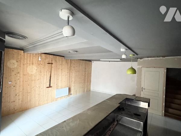 A Saint-Varent, ancien bar réhabilité. Gros potentiel