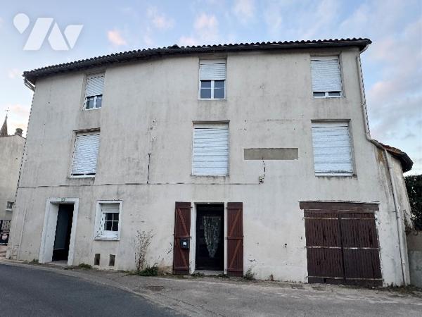 A Saint-Varent, ancien bar réhabilité. Gros potentiel