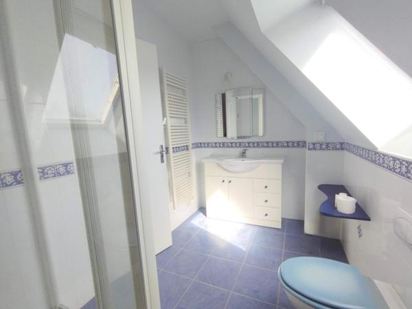 proche bourg, 5 chambres dont une au rdc,véranda, quartier calme, jardin piscinable