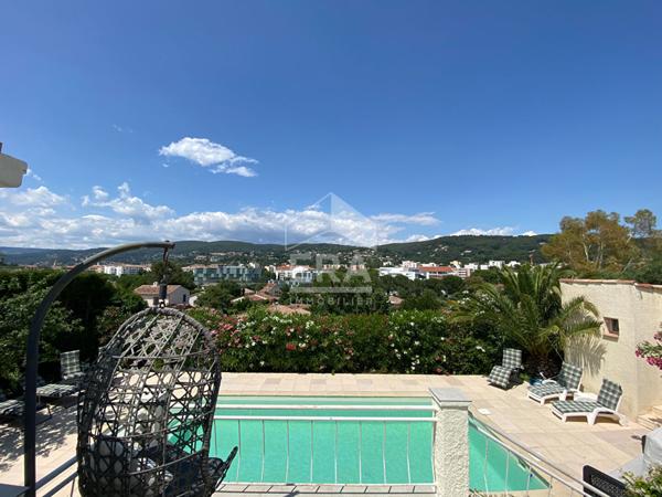 Charmante maison avec Piscine et Vue dégagée à DRAGUIGNAN