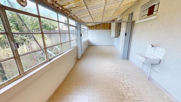 Maison de 93m2 à rénover de 4 Chambres avec garage à Châteauroux