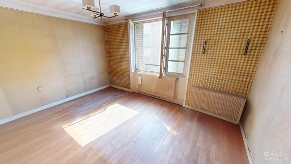 Maison de 93m2 à rénover de 4 Chambres avec garage à Châteauroux