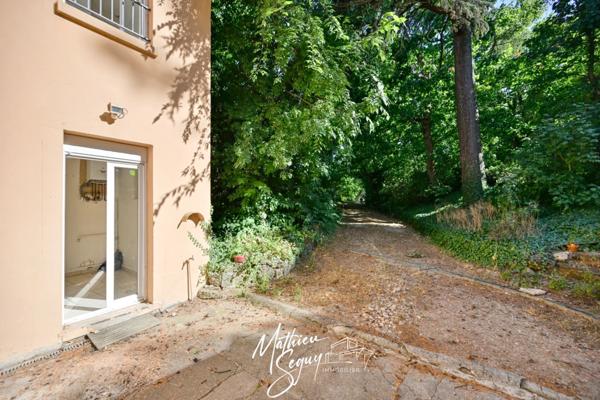 COEUR DE VERNAISON : Maison de village P4 duplex au coeur d'un magnifique parc classé