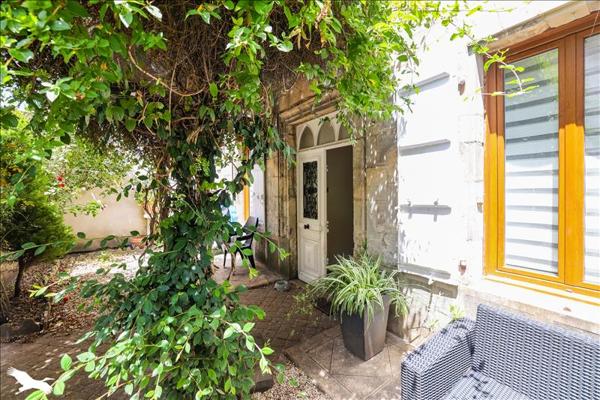 Maison à vendre |  Châteauneuf-sur-Charente |  10 pièces | 200 m²