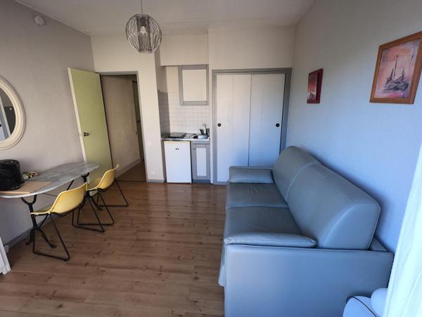 Beau studio vue sur le cap canaille et la mer