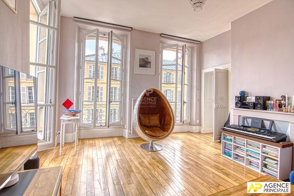 Versailles Saint-Louis Appartement 2ème étage de 3 pièces 77 m² carrez €699 000 ** - Référence 25406