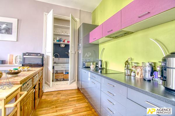 Versailles Saint-Louis Appartement 2ème étage de 3 pièces 77 m² carrez €699 000 ** - Référence 25406