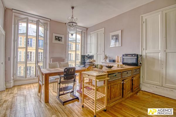 Versailles Saint-Louis Appartement 2ème étage de 3 pièces 77 m² carrez €699 000 ** - Référence 25406
