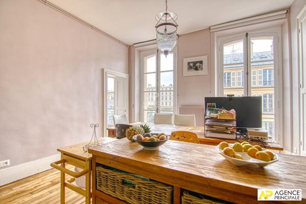 Versailles Saint-Louis Appartement 2ème étage de 3 pièces 77 m² carrez €699 000 ** - Référence 25406