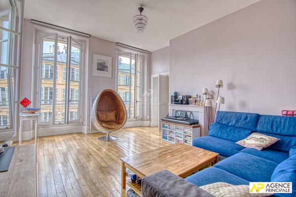 Versailles Saint-Louis Appartement 2ème étage de 3 pièces 77 m² carrez €699 000 ** - Référence 25406