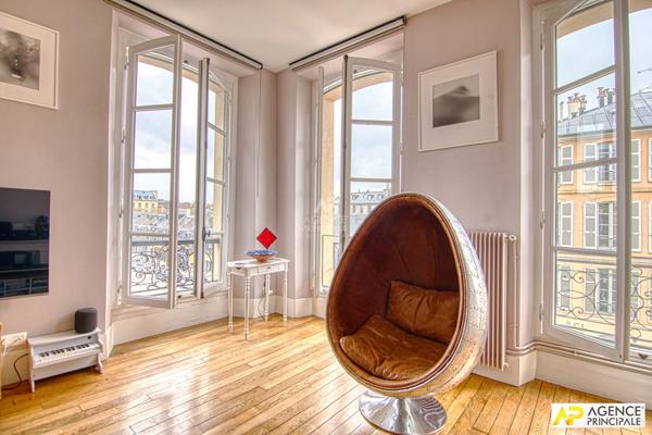 Versailles Saint-Louis Appartement 2ème étage de 3 pièces 77 m² carrez €699 000 ** - Référence 25406