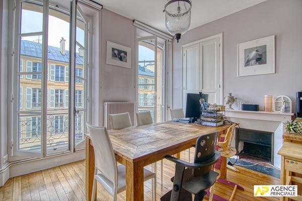 Versailles Saint-Louis Appartement 2ème étage de 3 pièces 77 m² carrez €699 000 ** - Référence 25406