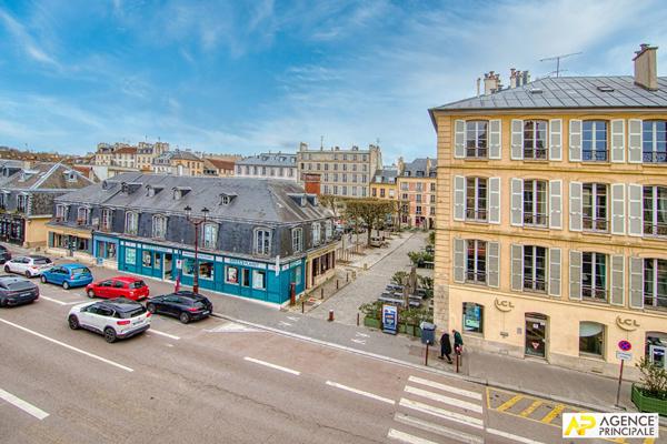 Versailles Saint-Louis Appartement 2ème étage de 3 pièces 77 m² carrez €699 000 ** - Référence 25406