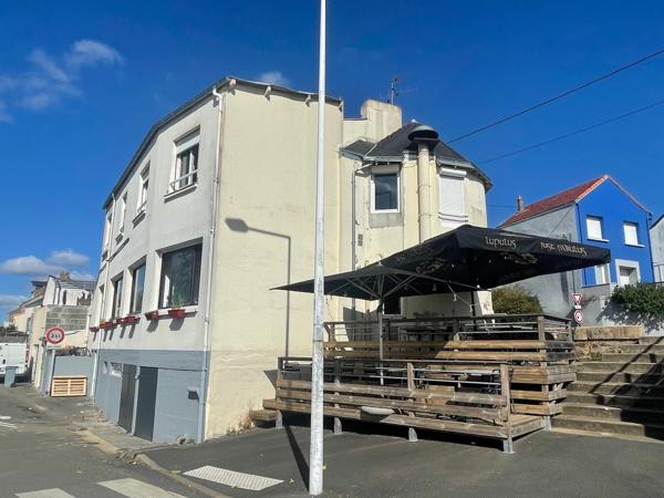 Murs commerciaux de 104 m² Loyer perçu 17 853,00 EUR / an