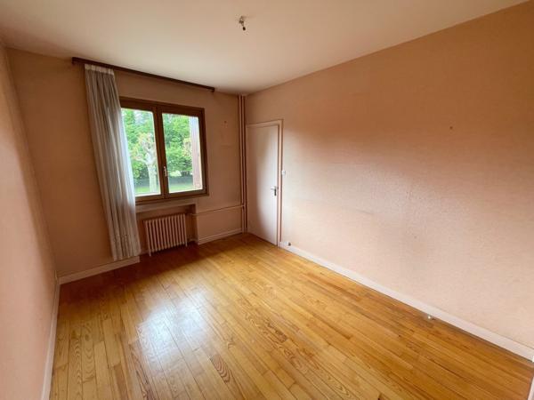 Maison
                                                                                                                                                                                                                                                                                                                        5 pièce(s)                                                                                                                                                                                                          4 chambre(s)                                                                                                                                                                                                          101  m²